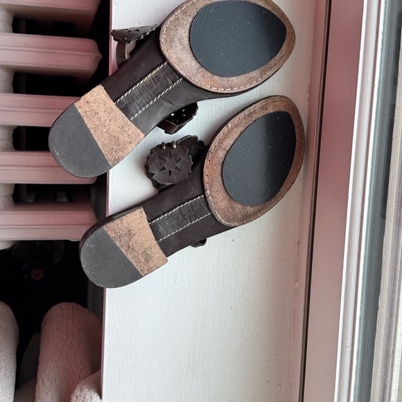 Vera Wang Lavender Label Full Leather Dark Brown Floral Design Sandals - Picture 6 of 7